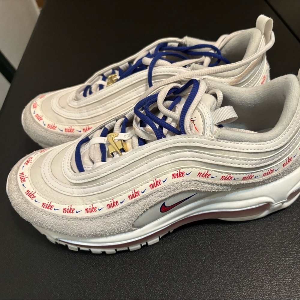 Gently used Nike air max 97 size 7
